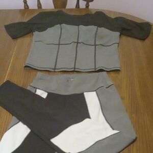 New York & Company Black and Gray Leggings Set